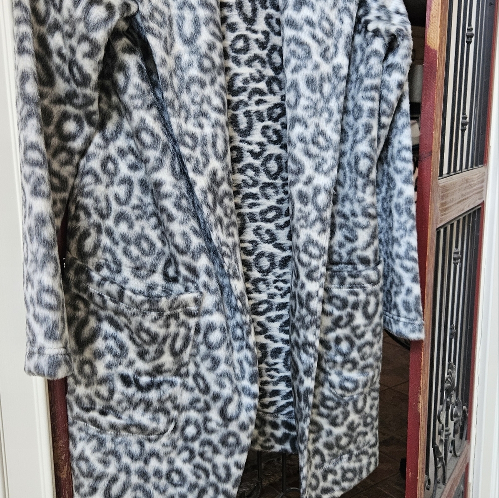 Black/white cheetah print jacket/coat